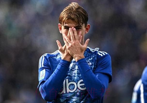 科莫总监谈帕斯未来：皇马在帕斯位置有很多球员